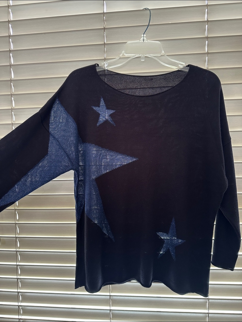 Chic Black Dropped Shoulder Knit Sweater with Sheer Sheen Blue Star Motif Sz M/L
